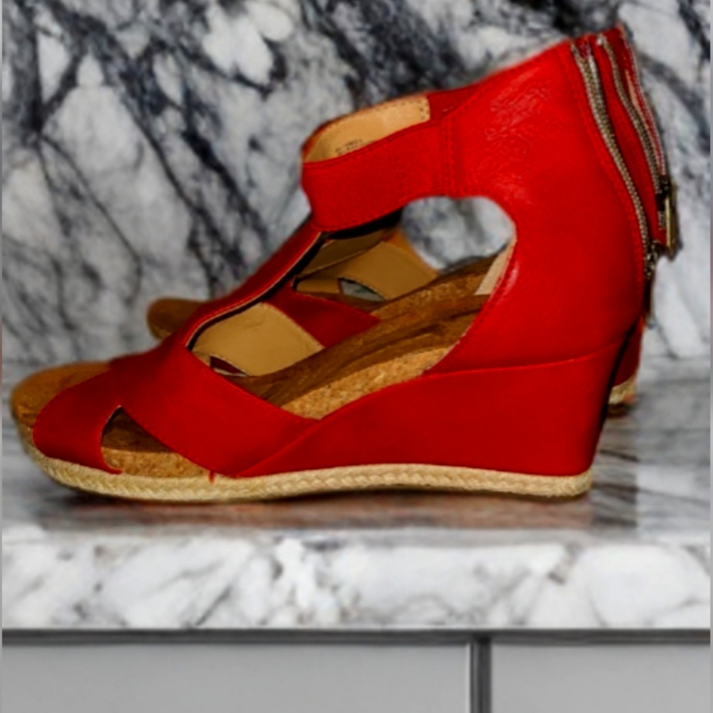 Adrienne Vitadinni Red Wedge Sandals